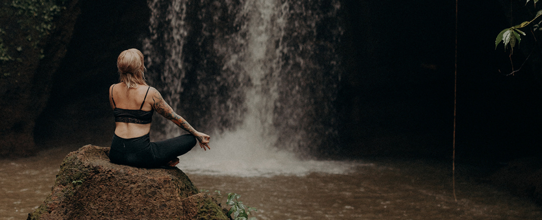 YogaGypsy meditieren anfangen Wasserfall